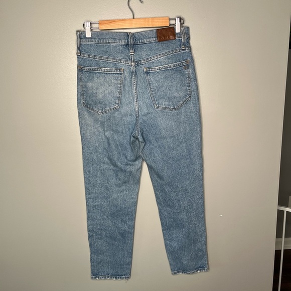 Madewell Classic Straight Jeans in Nearwood Wash - Picture 4 of 14